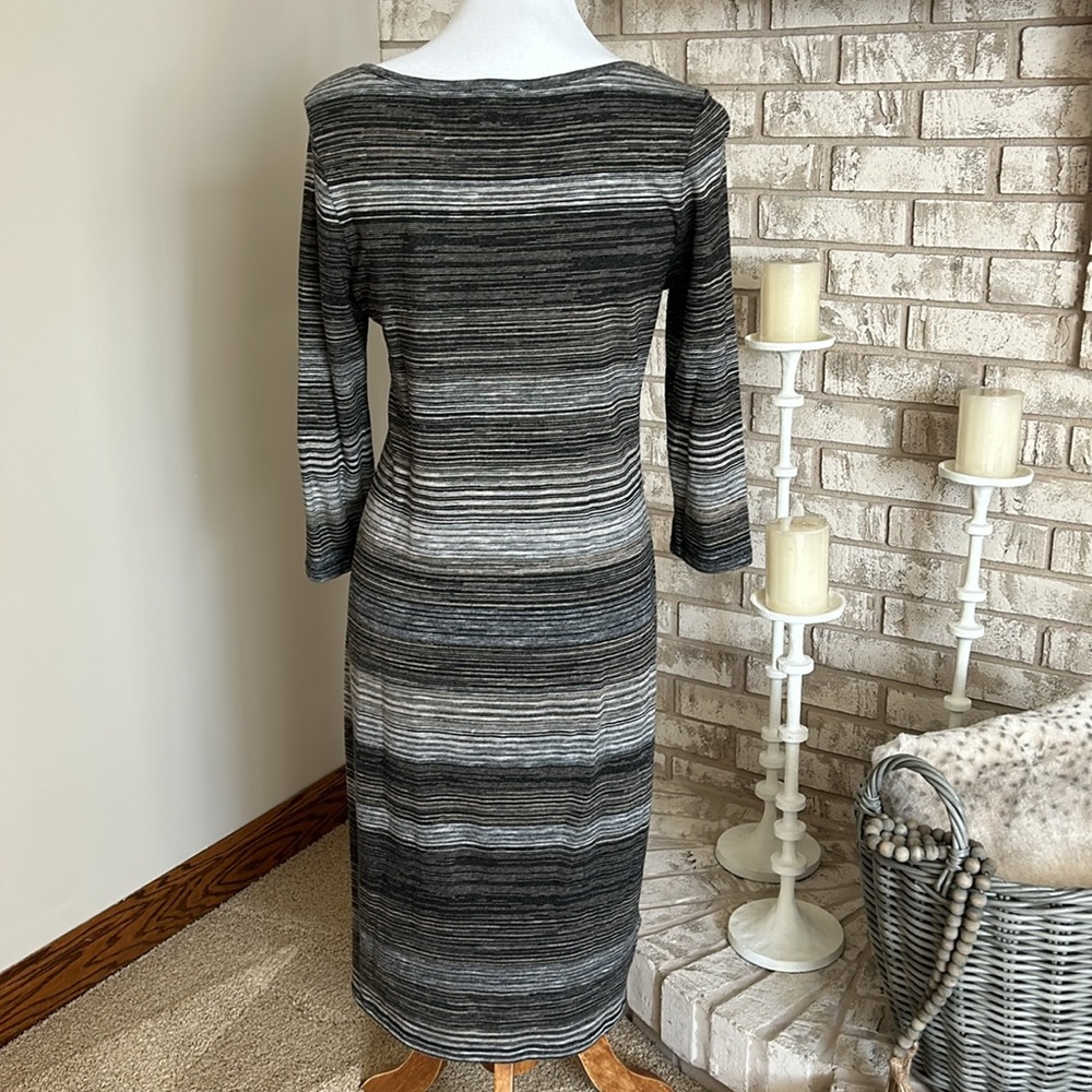 Loft dress - Picture 2 of 5